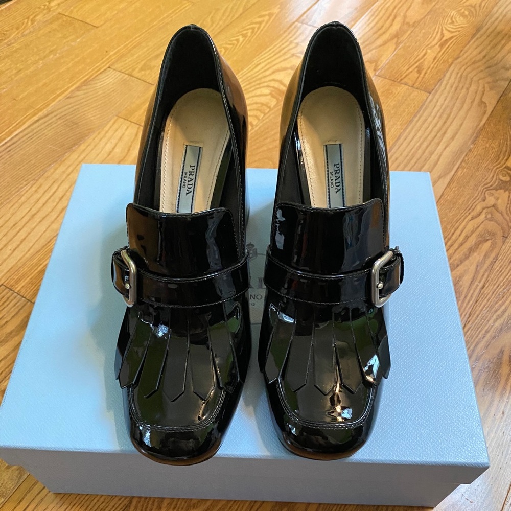 Prada like new black patent pumps size 39.5